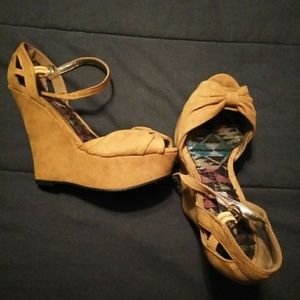 Womens high wedges.( Suede)